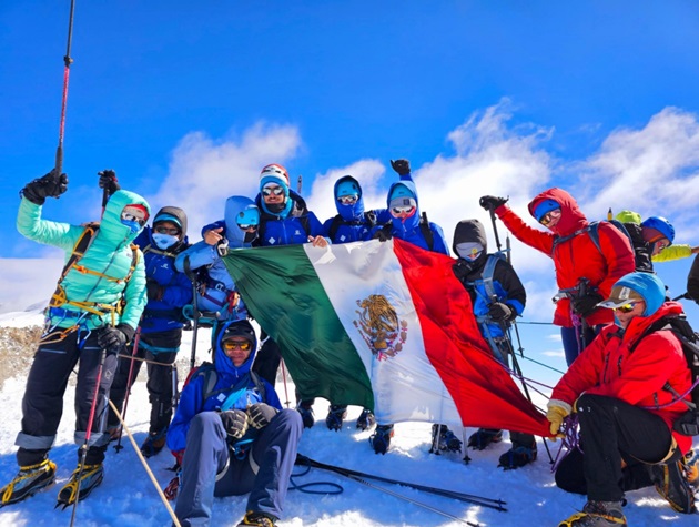 Mexicanos y franceses sobrevivientes de cáncer se unen para conquistar las cimas de México